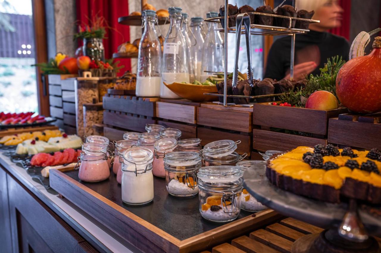 Nosalowy Park Hotel & Spa Zakopane Eksteriør bilde A breakfast buffet